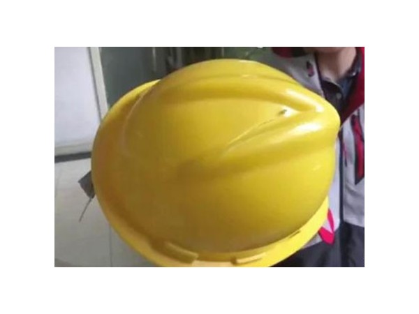 一線工人安全帽視頻引發熱議，機房監控這樣落實企業安全生產體系！
