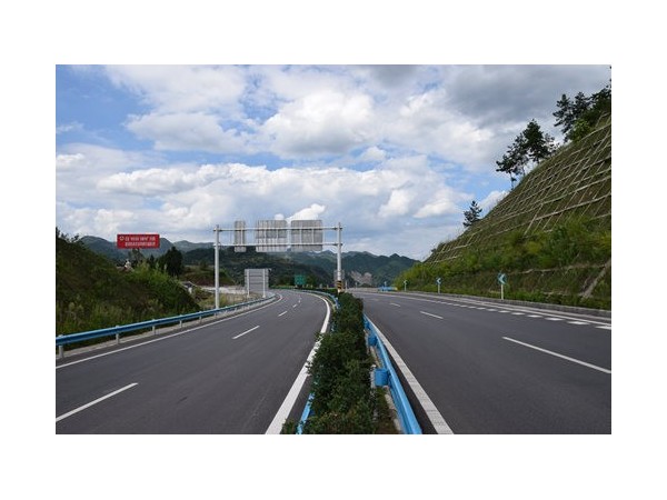 在無網絡區域實現高速公路配電室監控系統必選這款主機！